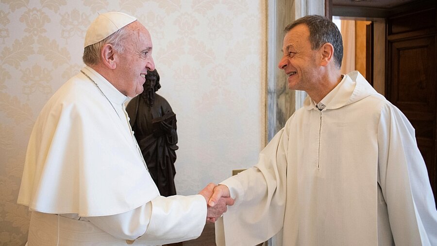 Frère Alois bei Papst Franziskus (dpa)