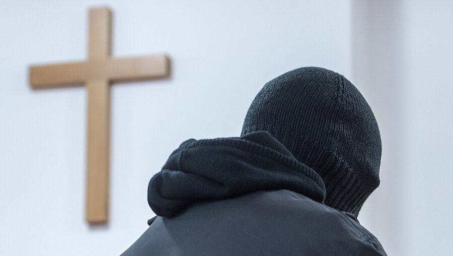 Früherer Priester wegen sexuellen Missbrauchs vor Gericht / © Armin Weigel (dpa)