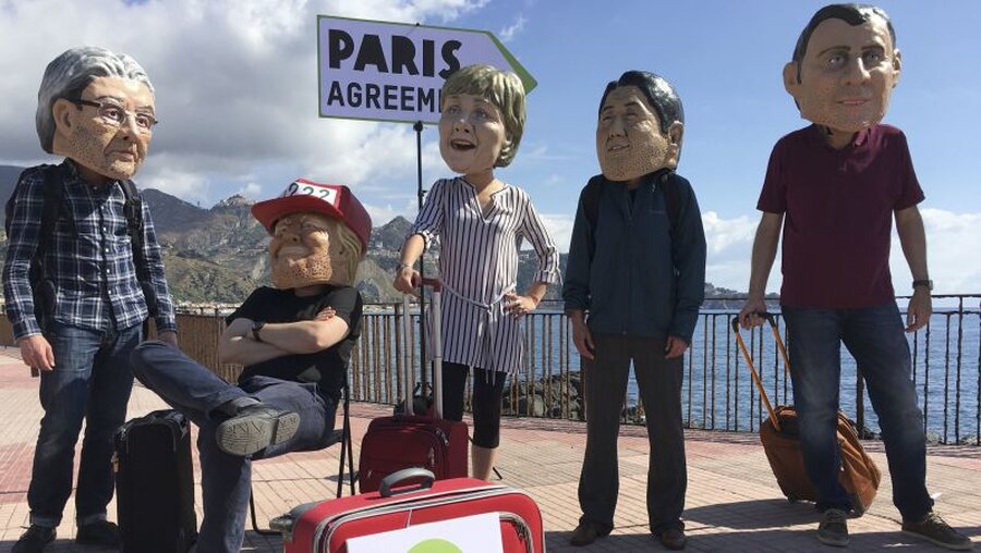 Oxfam-Aktivisten mit Masken der Staats- und Regierungschefs der G7-Länder auf Sizilien / © Paolo Santaluca (dpa)