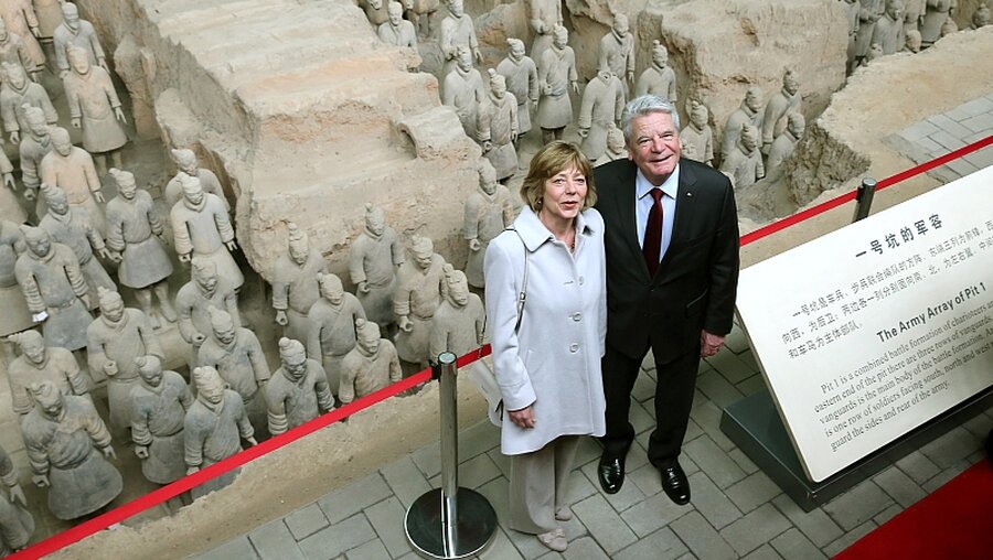 Bundespräsident Gauck und Lebensgefährtin Schadt in China / © Wolfgang Kumm (dpa)