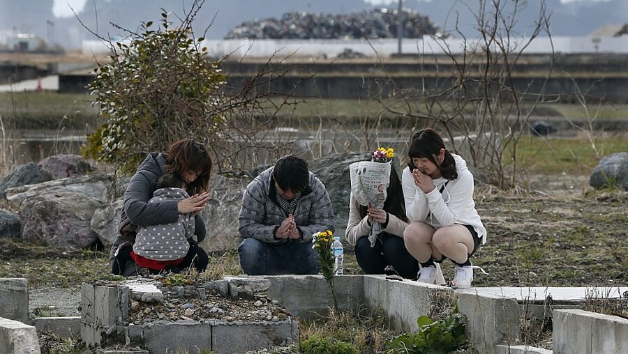 Gedenken an Opfer in Fukushima / © Kimimasa Mayama (dpa)