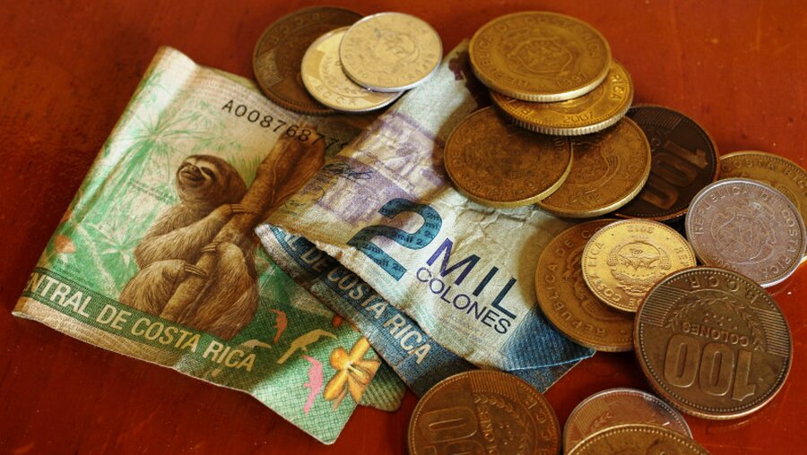 Geldscheine und Münzen aus Costa Rica / © Jorge Isaac MC (shutterstock)