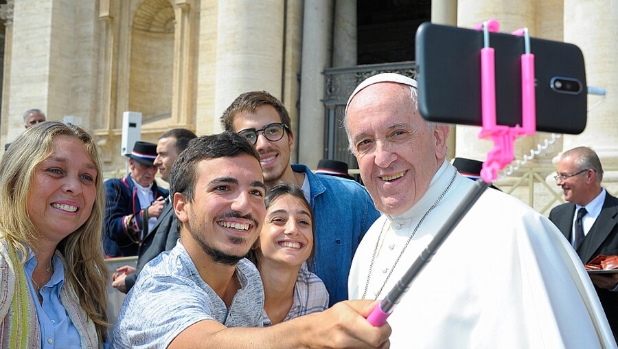 Papst mit Jugendlichen bei einer Audienz / © N.N. (L’Osservatore Romano)