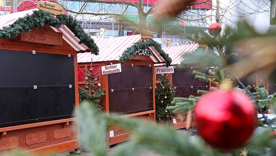 Geschlossener Weihnachtsmarkt in Berlin  / © Markus Nowak (KNA)
