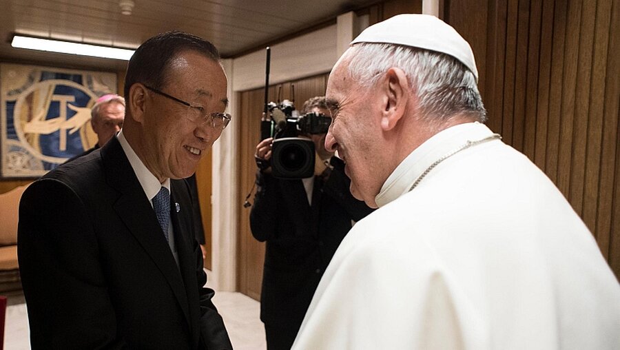 UNO-Generalsekretär Ban Ki-Moon und Papst Franziskus / © Osservatore Romano (dpa)