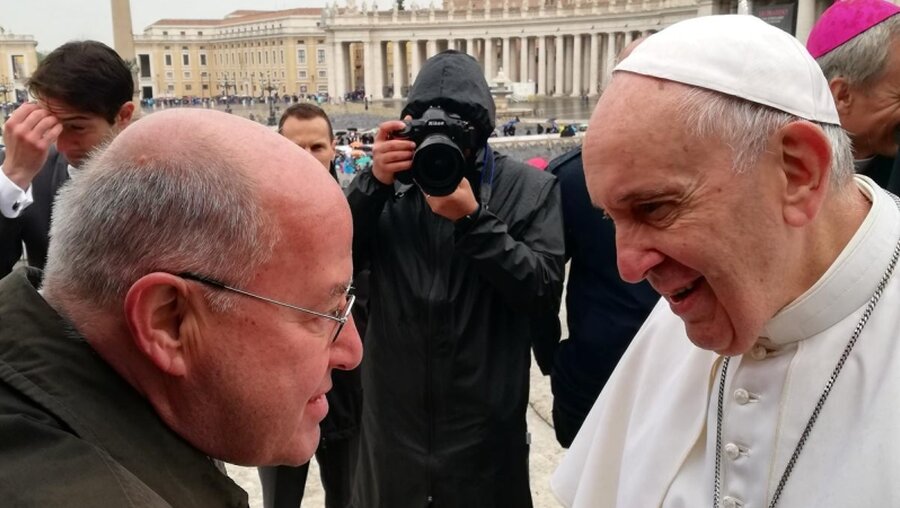 Gregor Gysi und Papst Franziskus / © privat (Die Linke)