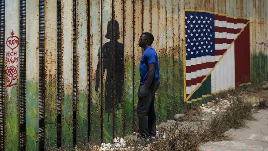 Grenze zwischen Mexiko und den USA / © Hans-Maximo Muselik (dpa)