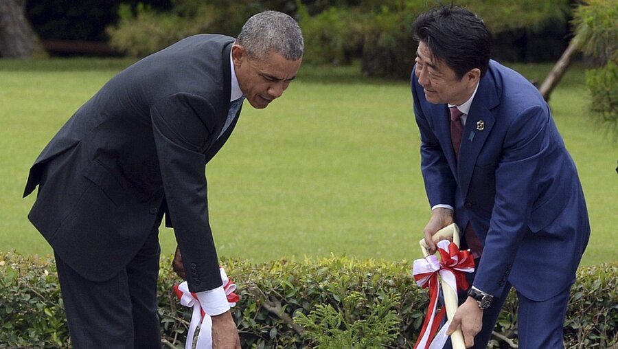 US-Präsident Obama und Japans Ministerpräsident Abe pflanzen Bäume / © Ma Ping (dpa)