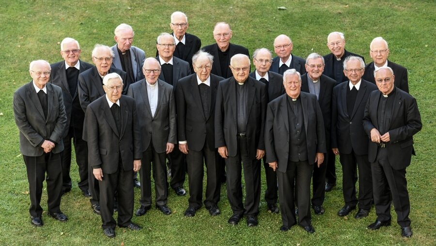 Gruppenbild mit emeritierten Bischöfen / © Harald Oppitz (KNA)