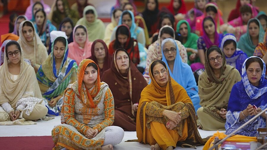 Frauen der Religionsgemeinschaft der Sikhs / © Dai Kurokawa (dpa)