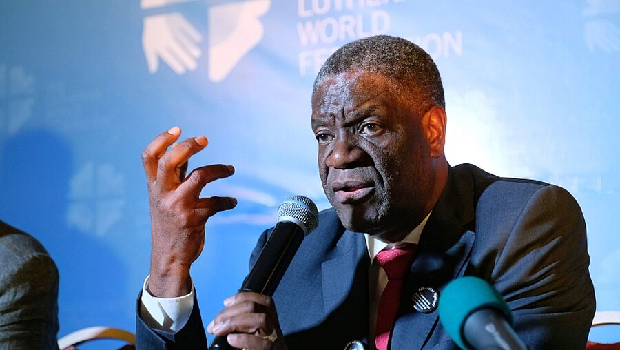 Der Gynäkologe Denis Mukwege / © Norbert Neetz (epd)