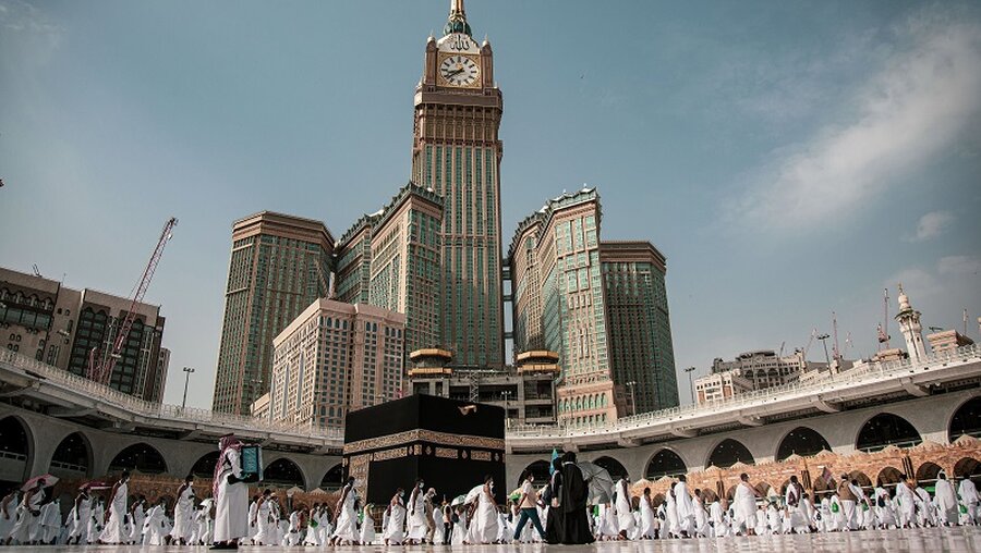 Hadsch in Saudi-Arabien: Muslimische Pilger umrunden die Kaaba / © NN (dpa)