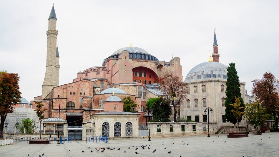 Hagia Sophia in Istanbul / © delobol (shutterstock)