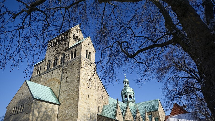 Bistum Hildesheim: Staatsanwaltschaft ermittelt in zwei Fällen / © Emily Wabitsch (dpa)