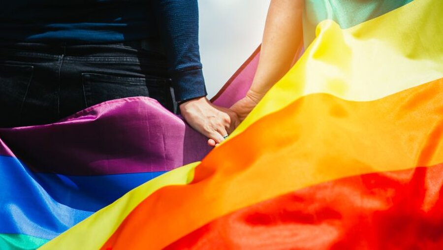 März: Vatikan sagt "Nein" zur Segnung homosexueller Paare / © Angyalosi Beata (shutterstock)