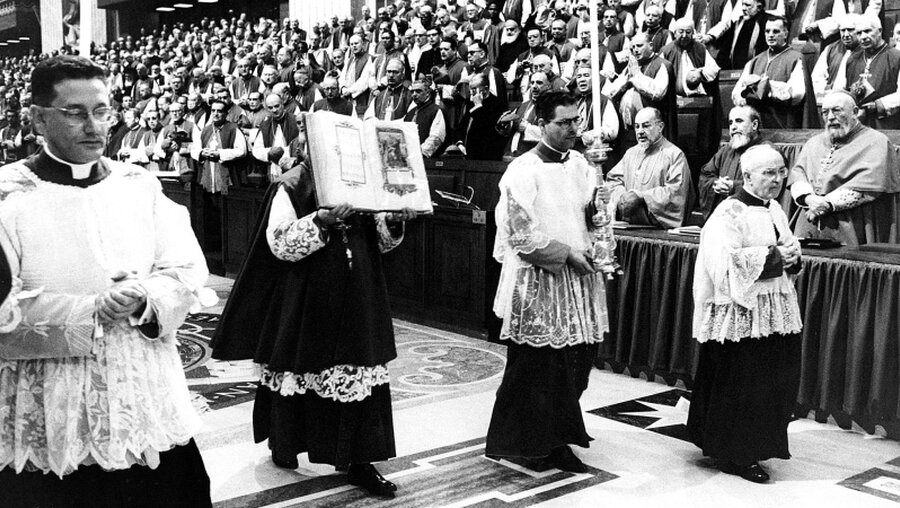 Eröffnungsgottesdienst beim II. Vatikanischen Konzil 1962 / © Ernst Herb (KNA)