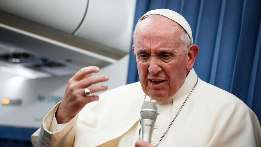Papst Franziskus im Flugzeug / © Paul Haring/CNS Photo (KNA)