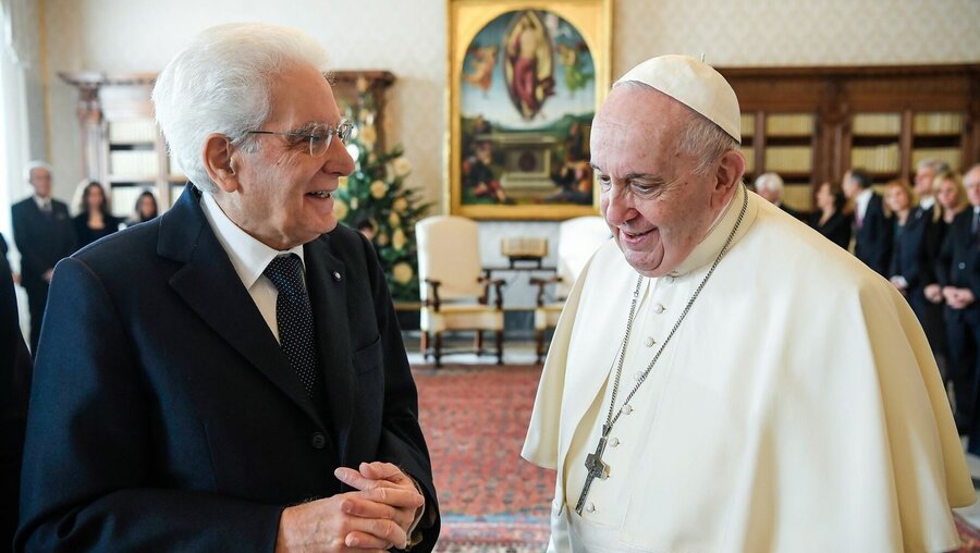 Papst Franziskus und Italiens Staatspräsident Sergio Mattarella (Archiv) / © Vatican Media/Romano Siciliani (KNA)