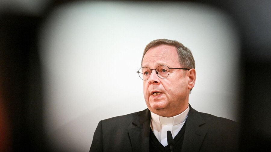 Bischof Georg Bätzing, Vorsitzender der Deutschen Bischofskonferenz / © Harald Oppitz (KNA)