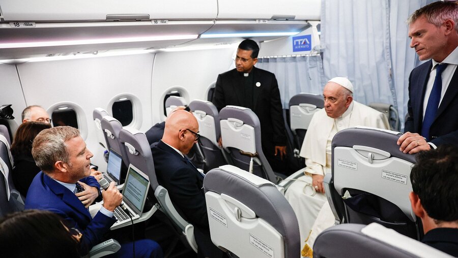 Fliegende Pressekonferenz mit Papst Franziskus / © Lola Gomez/CNS photo (KNA)