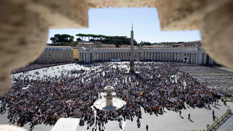 Blick auf den Petersplatz während des Angelusgebetes / © Vatican Media (KNA)