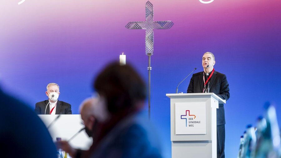 Papst-Botschafter Nicola Eterovic bei der dritten Synodalversammlung in Frankfurt / © Maximilian von Lachner (SW)