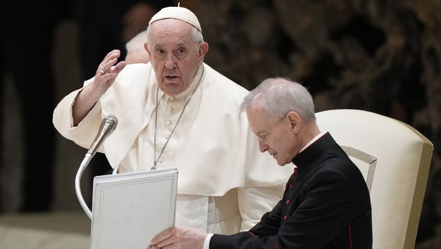 Papst Franziskus während seiner wöchentlichen Generalaudienz / © Andrew Medichini (dpa)