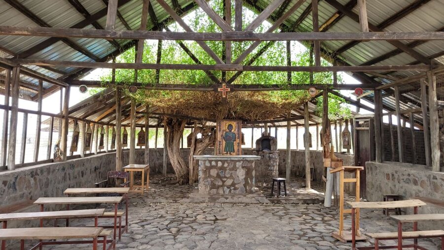 Eine Kirche in Kenia, aus verschiedenen Materialien gebaut / © Ammann (Erzbistum Köln)