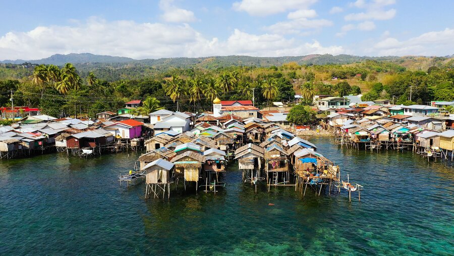 Ein Fischerdorf auf der philippinischen Insel Mindanao / © Alex Traveler (shutterstock)