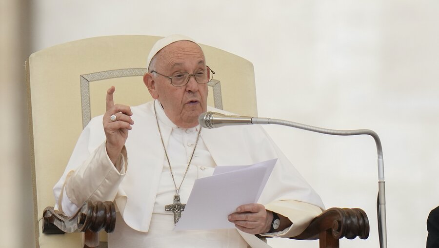 Papst Franziskus während der Generalaudienz / © Alessandra Tarantino (dpa)