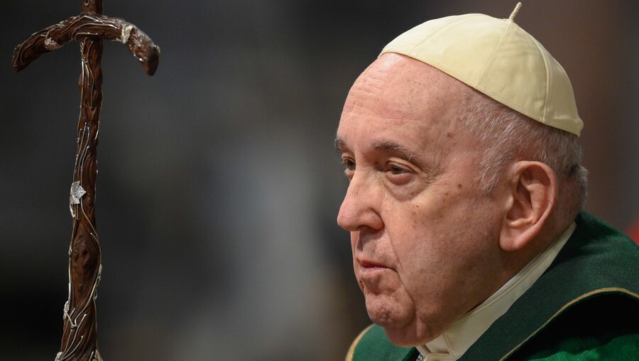 Papst Franziskus beim Gottesdienst zum Wort-Gottes-Sonntag im Petersdom im Vatikan am 22. Januar 2023. / © Vatican Media/Romano Siciliani (KNA)