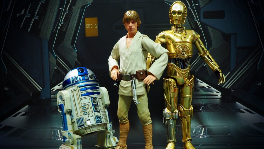 Darstellung von Star-Wars Held Luke Skywalker (Mitte) / © Krikkiat (shutterstock)