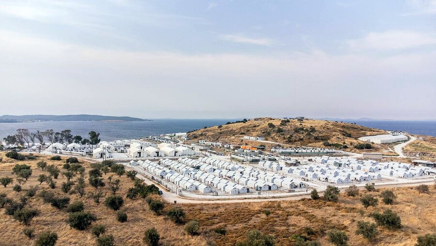 Drohnenaufnahme des Flüchtlingslagers Mavrovouni auf Lesbos / © Maximilian von Lachner (DBK)