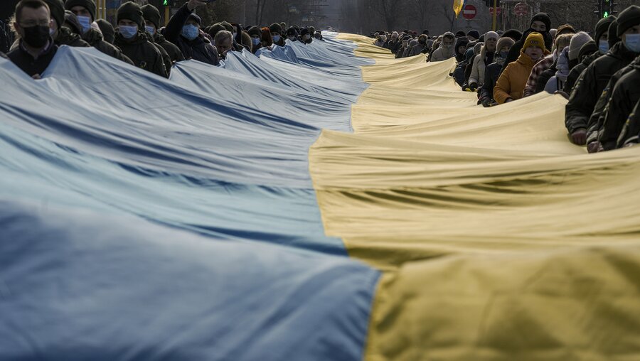 Sant'Egidio: Solidarität mit der Ukraine zeigen und Waffenstillstand erwirken  / © Vadim Ghirda/AP (dpa)