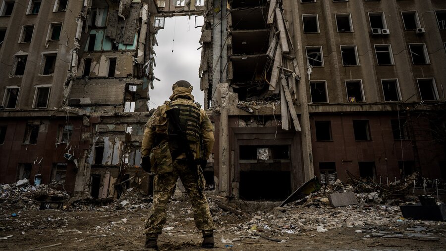 Ein ukrainischer Soldat  / © Vincenzo Circosta (dpa)