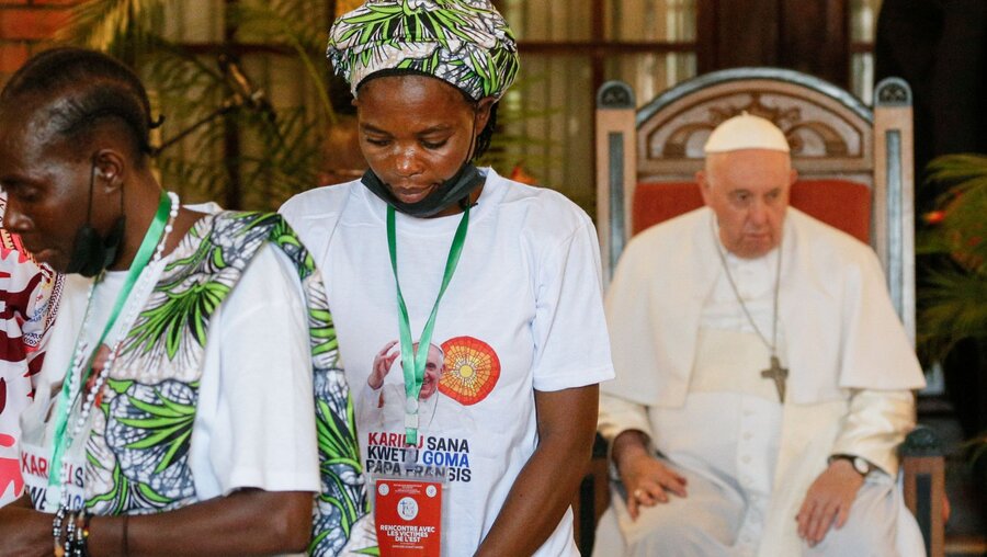 Papst Franziskus trifft Gewaltopfer in Kinshasa / © Paul Haring (KNA)
