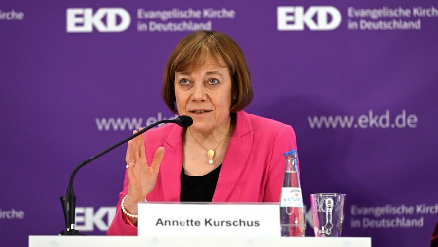Annette Kurschus, Vorsitzende des Rates der Evangelischen Kirche in Deutschland bei der Synode in Ulm / © Heike Lyding (epd)