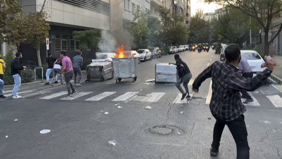 Proteste in Teheran (dpa)