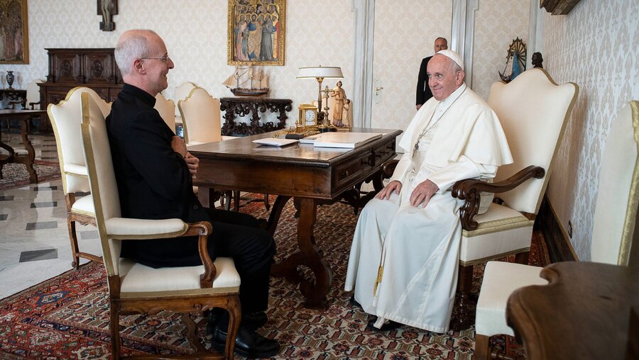 James Martin und Papst Franziskus (2019) / © Romano Siciliani (KNA)