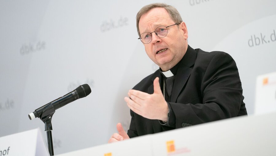 Der Vorsitzende der Deutschen Bischofskonferenz, Georg Bätzing / © Nicolas Armer (dpa)