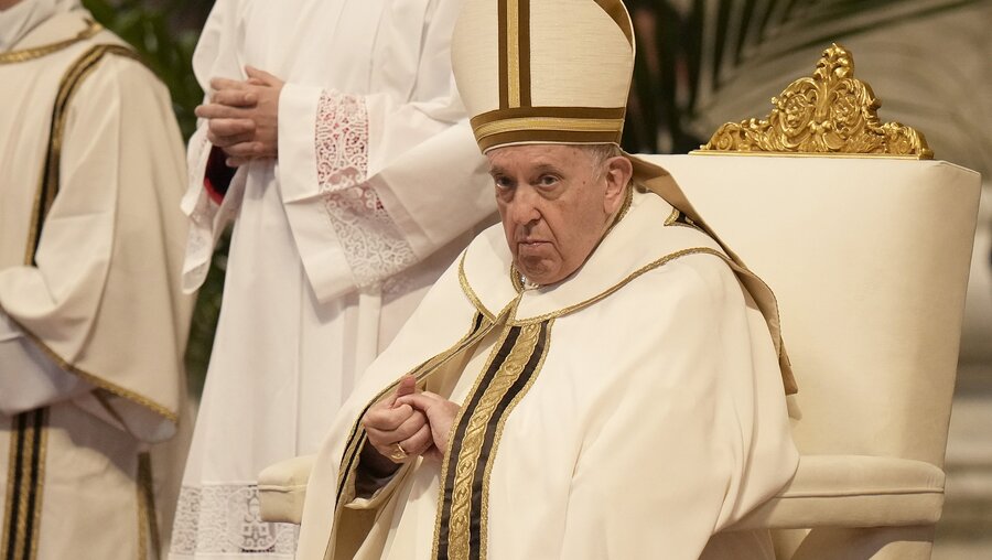 Papst Franziskus bei der Feier zum Konzil-Jahrestag (dpa)
