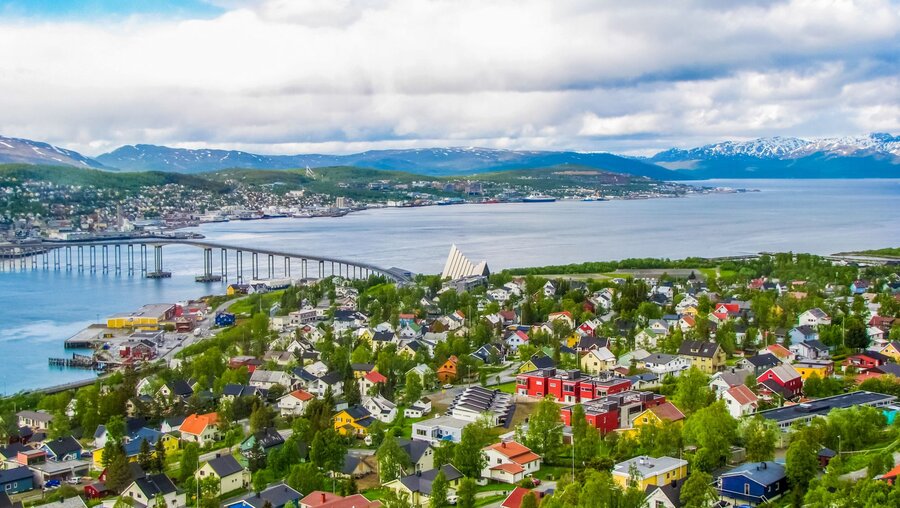 Blick auf die Stadt Tromsø im Norden Norwegens / © Diego Fiore (shutterstock)