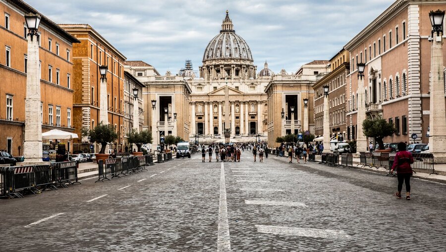 Die Via della Conciliazone mit Blick auf den Petersdom / © Lorena Huerta (shutterstock)