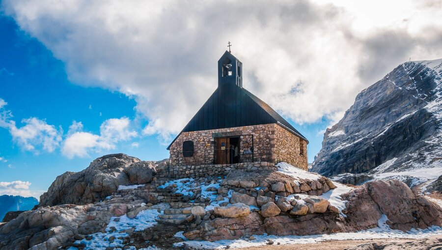 Kapelle Mariä Heimsuchung auf der Zugspitze / © Mustafa Kurnaz (shutterstock)