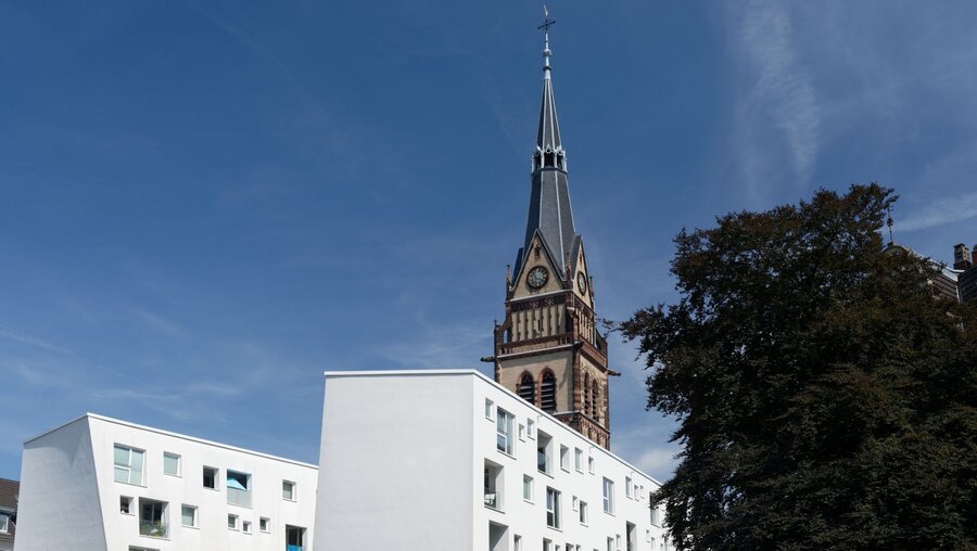 Von 18 bis 21 Uhr findet in der Christuskirche am Reformationstag der Jugendgottesdienst statt. / © gerd-harder (shutterstock)