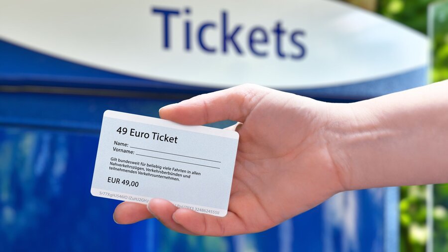 Das 49-Euro-Ticket kommt.  / © Firn (shutterstock)