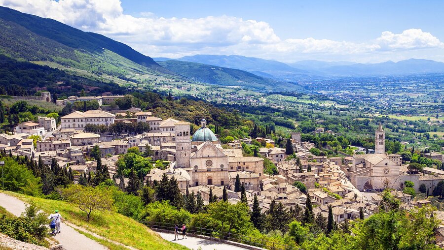 Blick auf Assisi / © leoks (shutterstock)