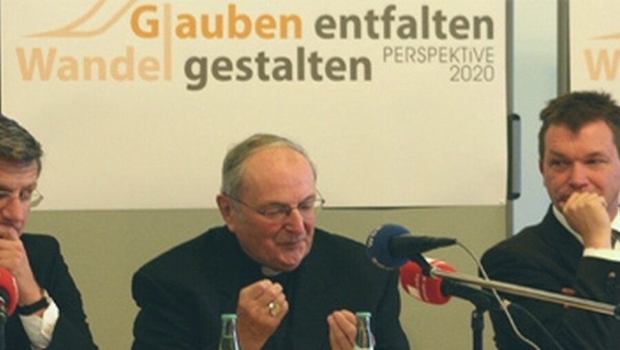 Generalvikar Schwaderlapp und Kardinal Meisner stellen die Strukturreform vor (DR)