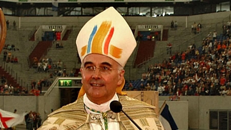 Bischof Felix Genn: Neuer Bischof von Münster (hier beim Weltjugendtag 2005) (KNA)