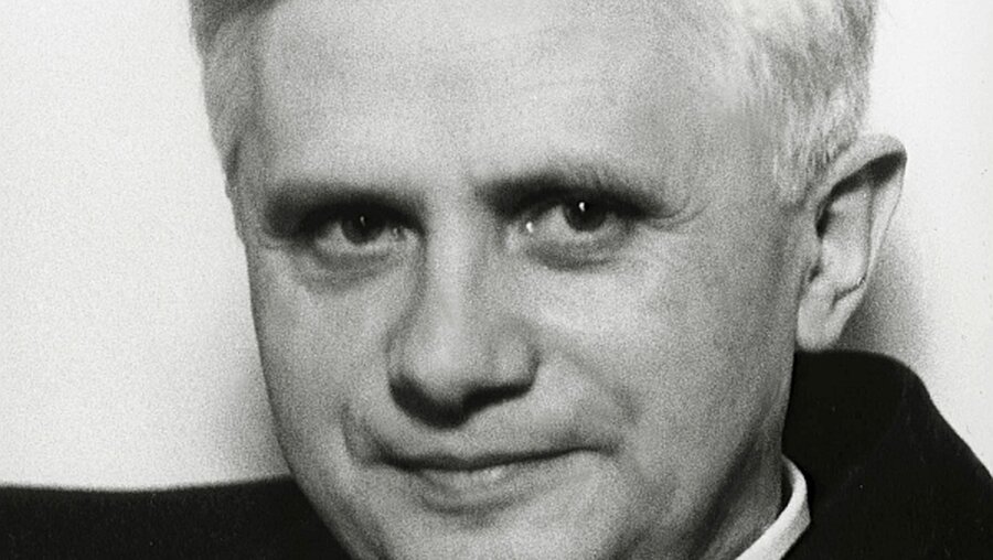 In jungen Jahren: Prof. Joseph Ratzinger (KNA)